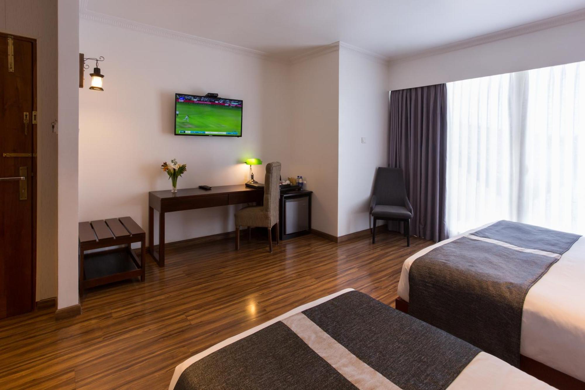 Hotel Grand Turf By Gsp 努沃勒埃利耶 外观 照片